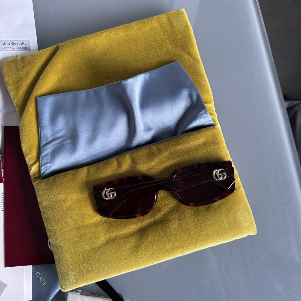 Rectangular-frame Gucci sunglases - Picture 3 of 10